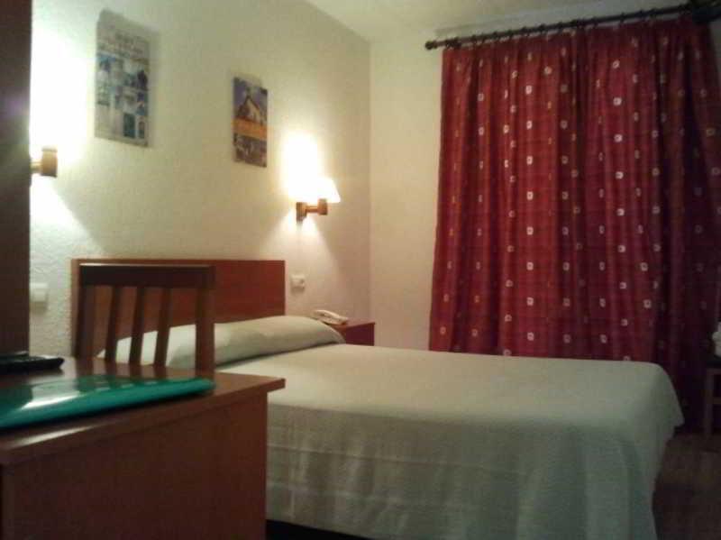 Hotel Mitus Canet De Mar Exterior photo