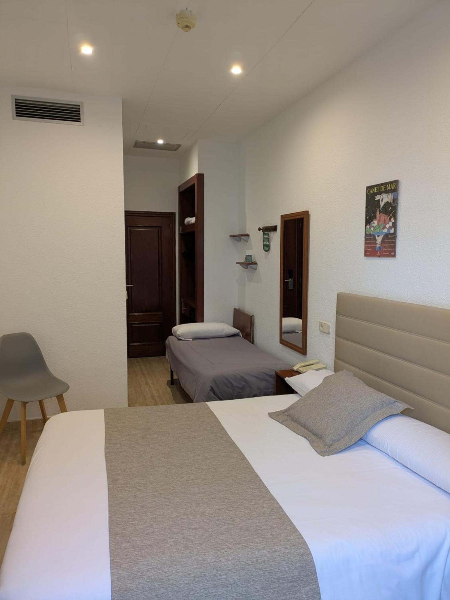 Hotel Mitus Canet De Mar Exterior photo