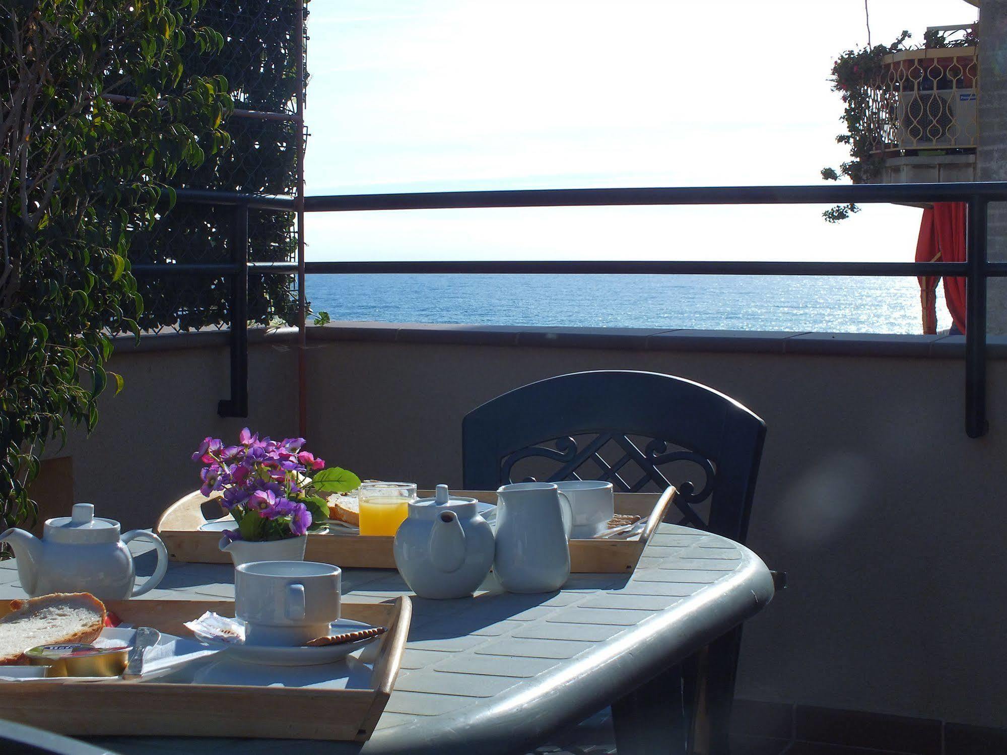 Hotel Mitus Canet De Mar Exterior photo